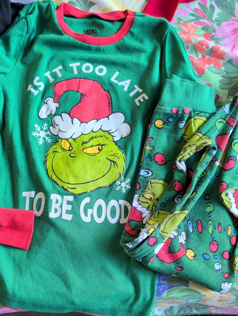 Grinch Kids' Green Holiday Pajama Set